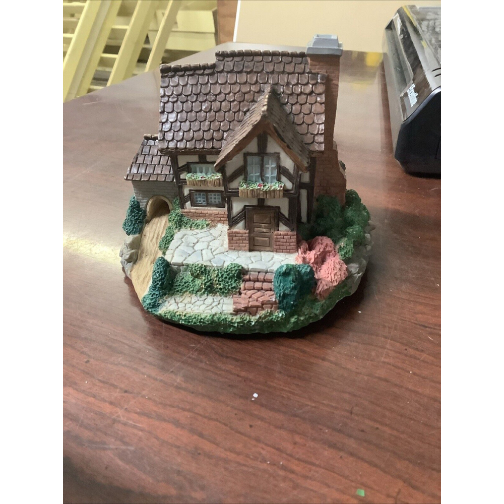 Charming Holiday Cottage Figurine